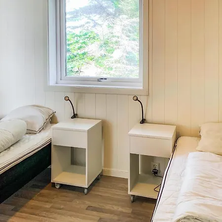 5 Bedroom Front In 別荘 Kverven